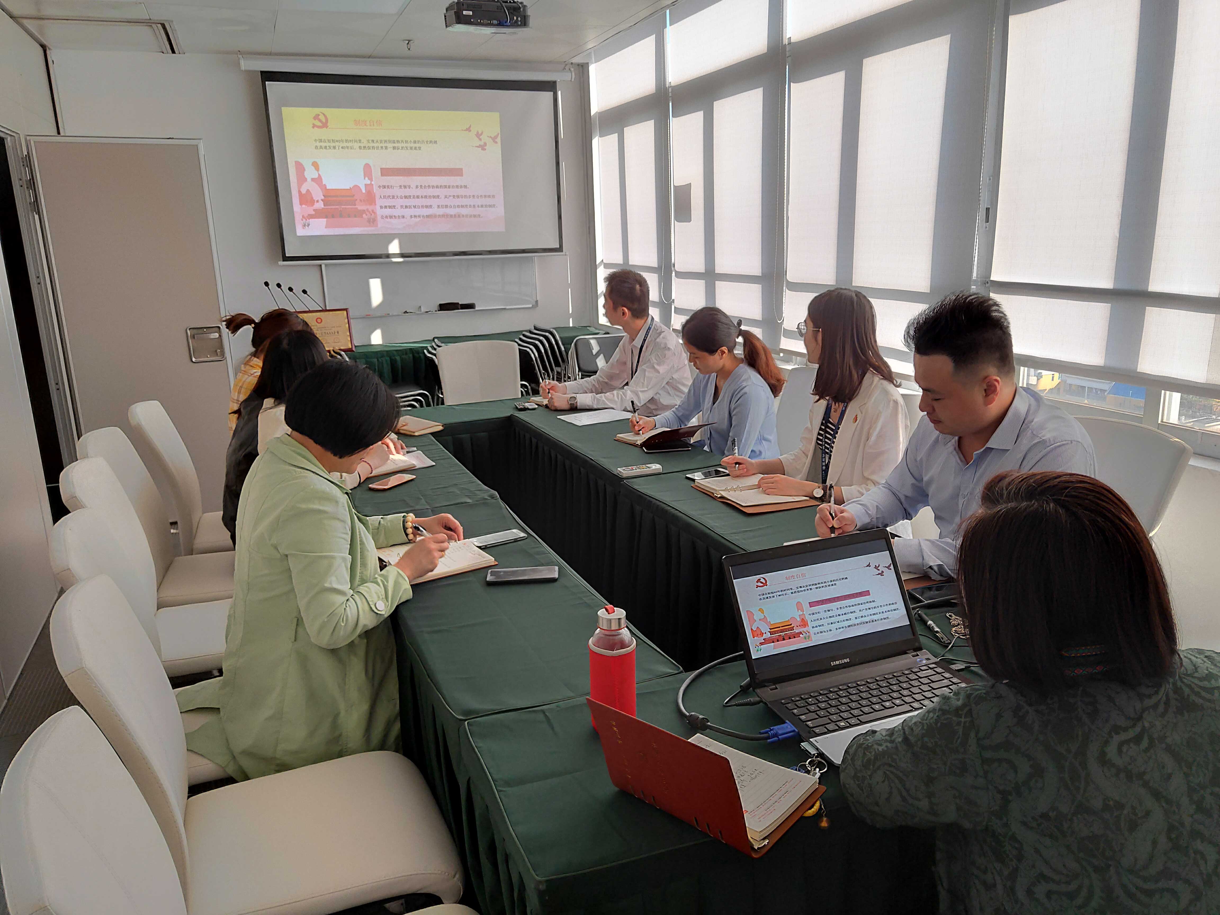 “坚定四个自负，共圆中国梦”主题教育活动